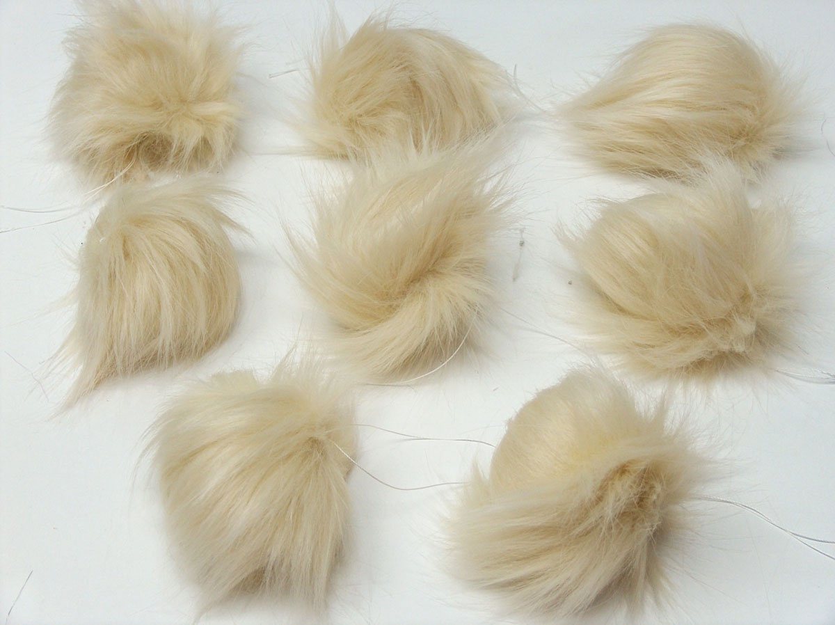 Bej 8 Faux Fur PomPoms