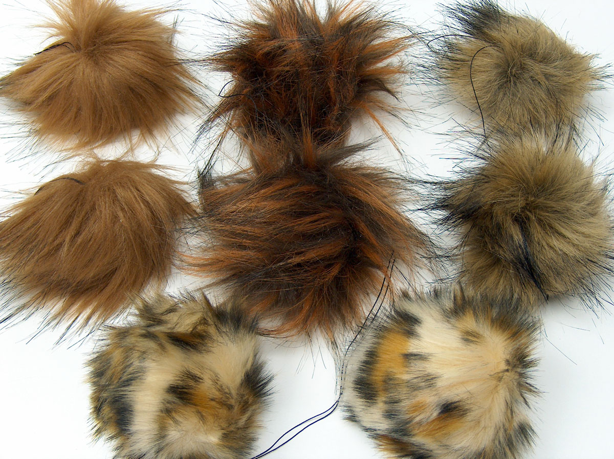 Çok renkli 8 Faux Fur PomPoms Mixed Lot of 8 Faux Fur PomPoms