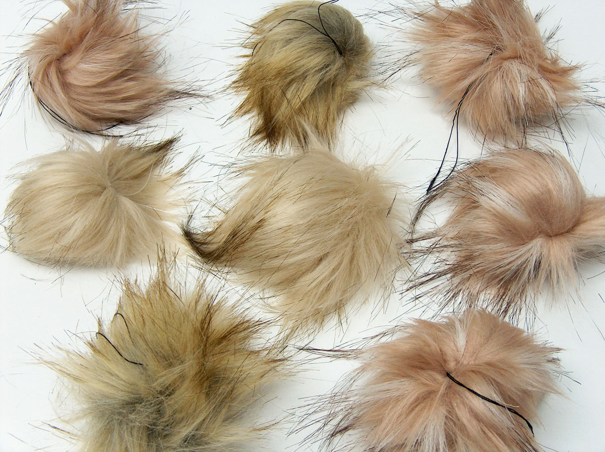 Çok renkli 8 Faux Fur PomPoms Mixed Lot of 8 Faux Fur PomPoms
