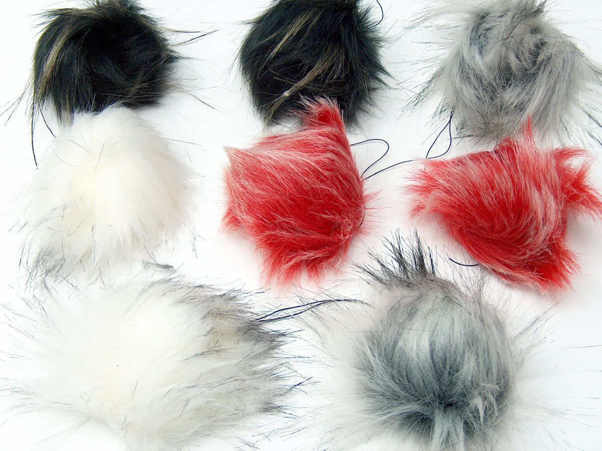 Çok renkli 8 Faux Fur PomPoms Mixed Lot of 8 Faux Fur PomPoms