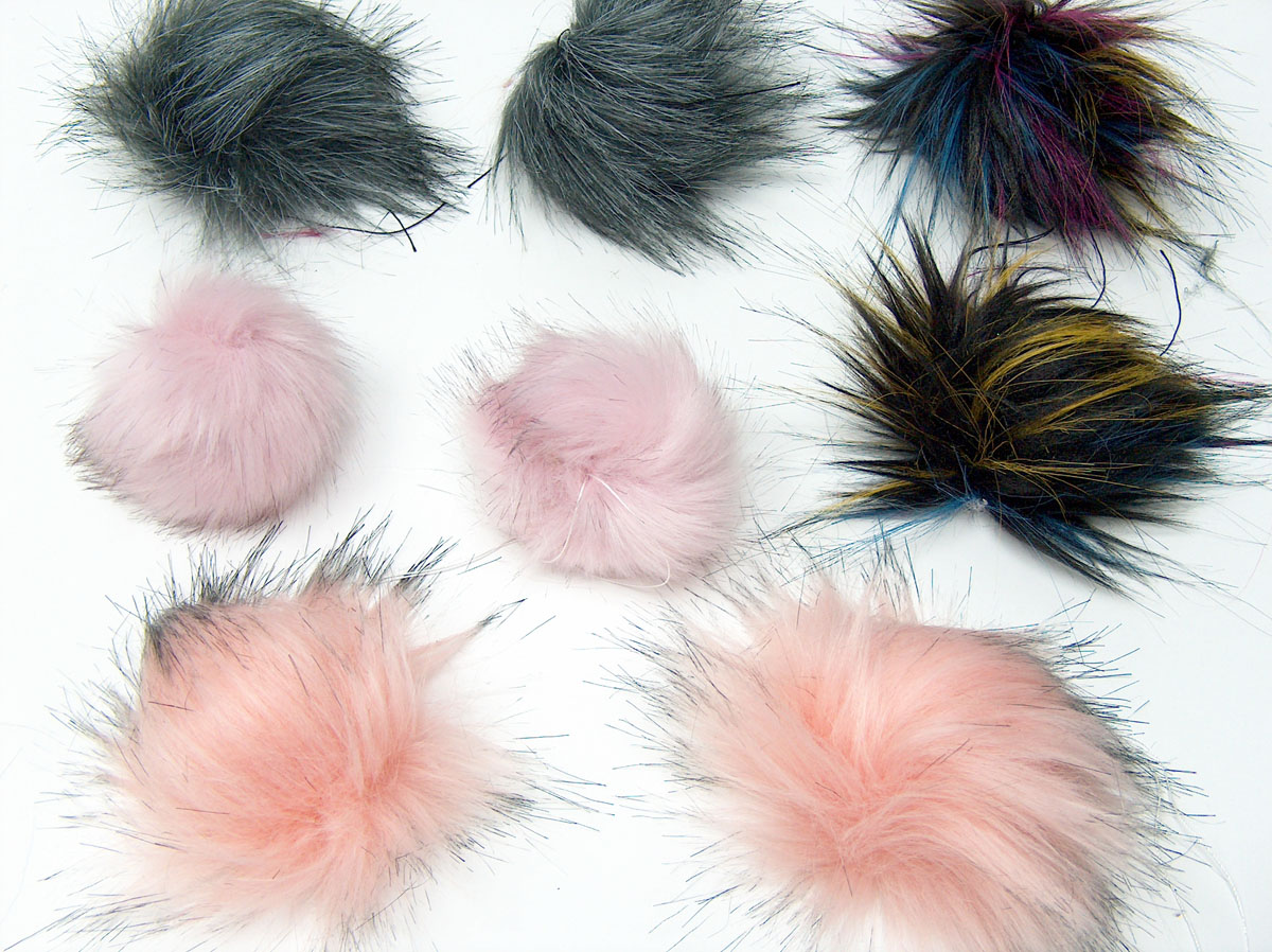 Çok renkli 8 Faux Fur PomPoms Mixed Lot of 8 Faux Fur PomPoms