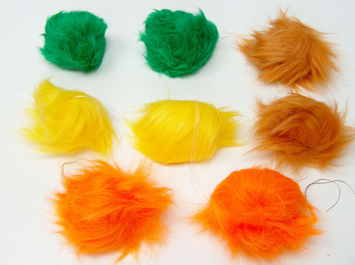 Çok renkli 8 Faux Fur PomPoms Mixed Lot of 8 Faux Fur PomPoms