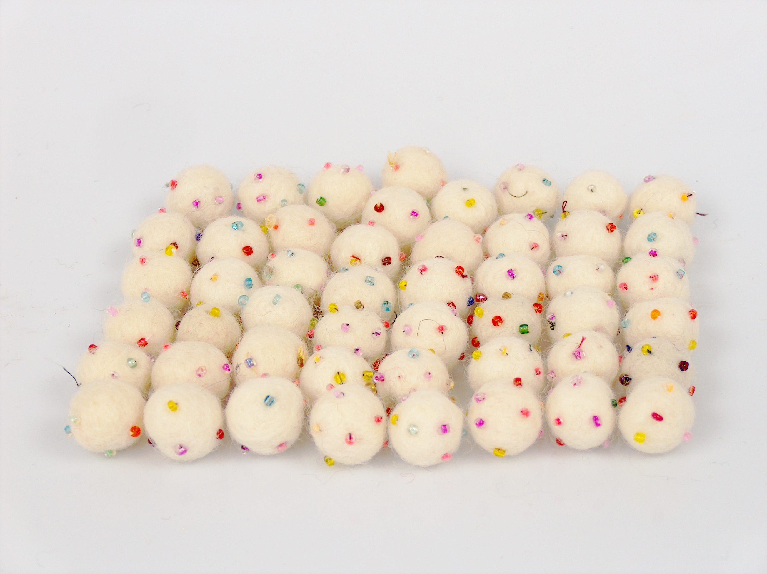 Krem Sale PomPoms 49 balls of Felt PomPoms