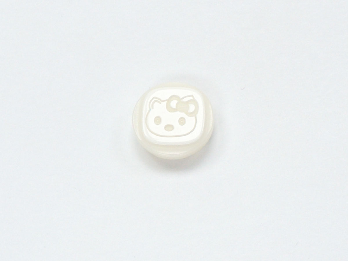 Beyaz 5 Kitty Figure Buttons 15mm long